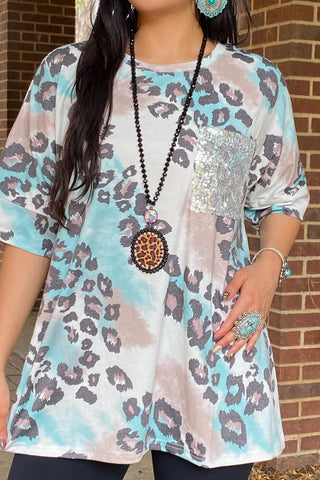 CH14138 TURQUOISE LEOPARD PRINT SHORT SLEEVE TOP W/SEQUINS POCKET